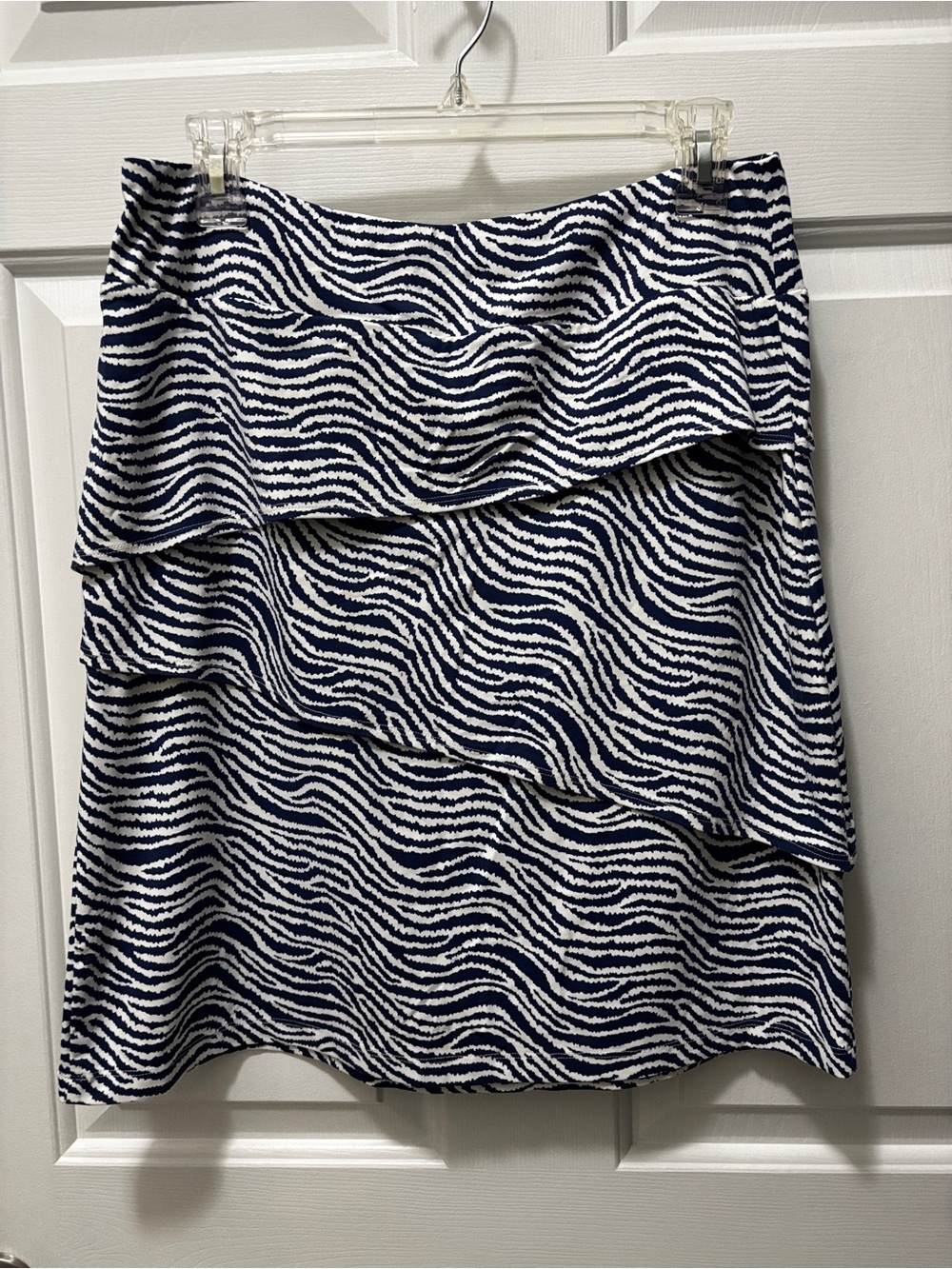 McLaughlin Stretchy Navy and White Tiered Wave-Print mini Skirt Like New